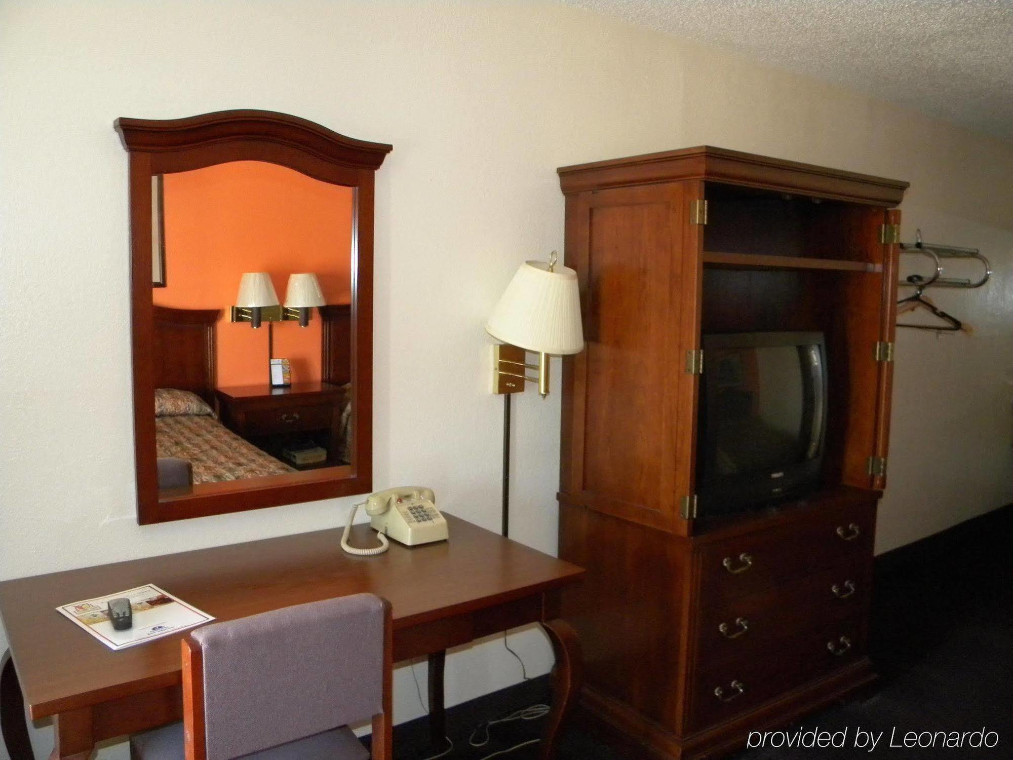 Indy Southwestern Inn-South Indianapolis Room photo